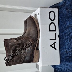 Brown Leather Boots With Side Laces! Size 40! NWT!
